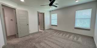 Large 3 Bed 2.5 Bath Duplex Includes Office Space (See Contact Info Below) Gallery 35