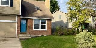 {10639} Spacious Duplex in Prime Location + Finished Basement + Award Winning Blue Valley Schools Gallery 1