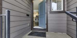 898 N 18th Avenue ~ Spacious & Immaculately Maintained Townhome Gallery 3