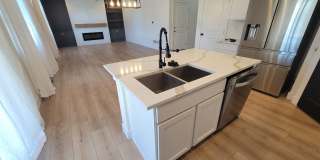 Stunning and spacious 4.5 bedroom, 3 bathroom home located in Morgan Hill Gallery 9