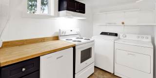 4 Bedroom, 1 Bathroom Home in the York Neighborhood for Rent! Gallery 4