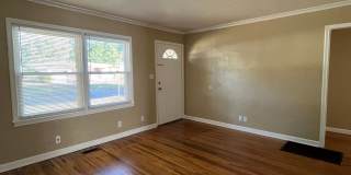 3 bedroom near Riverside Parks Trail!! Gallery 3