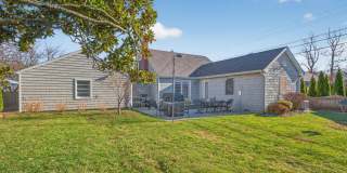 303 Bell Place Gallery 29