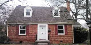 3 BR / 1.5 BA Cute Cape Cod with a garage for Rent in Lakeside! Gallery 1