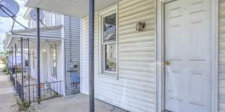 Charming 3 Bedroom with Open Living Area  Shared Porch! Gallery 1