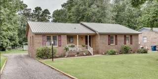 Ideal location close to cross city trails, UNCW and Wrightsville Beach! Gallery 1