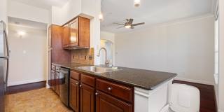 Modern Condo Living Near Downtown Austin & Movie House Theater Modern Condo Living Near Downtown Austin & Movie House Theater Gallery 9