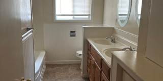 3 Bedroom 1.5 Bathroom Apartment With Garage Gallery 17