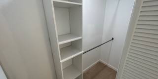 Room in 6 Bedroom Home at Oak Park Rd Gallery 46