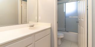 Spacious 6 Bedroom Home With Huge Backyard! Gallery 10