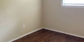 2812 Russell Gallery 10