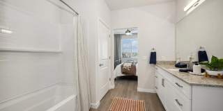 Longbow Luxury Apartments Gallery 43