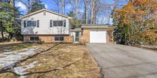 Ready for move in!  Home in water privileged Hillsmere! Gallery 5