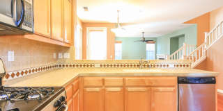 Beautiful and Spacious 3BR 2.5BA Single Family Home Gallery 3