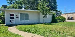Charming 3 Bedroom Home with Detached Garage in South San Antonio Gallery 1