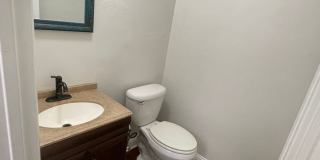 Gorgeous Commercial Unit off of North Market! Gallery 11