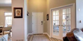 Spacious 3 BDR Townhome on Golf Course Gallery 7