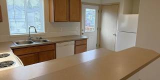 3 Story ~ 3 Bed/3 Bath Townhome in Parkview Village! Gallery 7