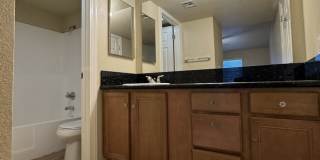 MELROSE DISTRICT CONDO WITH HUGE MOVE-IN SPECIAL – HALF OFF FIRST & SECOND MONTH’S RENT! Gallery 34