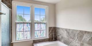 Updated 4 level TH w/ 2 FB & 2 "1/2" baths + One car garage! Gallery 43