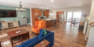 Modern 4bd Home - Fully Furnished Utilities Included Gallery 4