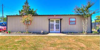 Cute, industrial-modern, and conveniently located!! Gallery 13
