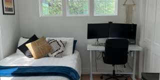 Beautiful 2 bedroom/2.5 bath in the heart of East Austin Gallery 14