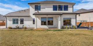 Custom 6 Bedroom Home in Great Location. Gallery 36