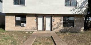 2 Bed/ 1.5 Bath Townhouse Gallery 1