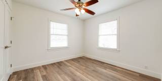 2018 Remodeled 3 bed / 2 bath - wood / tile floors, fenced yard. Hyde Park / Downtown Gallery 20