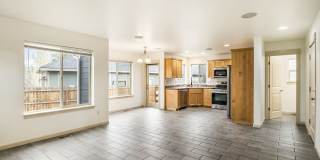 Cozy 3 Bed Home: New Carpet, Fully Fenced Yard & Near Old Mill Gallery 4