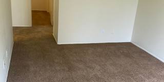 (473) Walnut Duplex - 2 Bedroom / 1 Bathroom Gallery 5