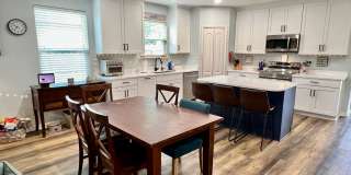 5 bedroom home with fenced in yard!!! Gallery 15
