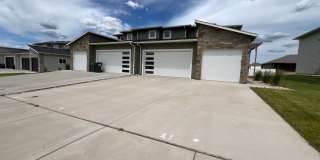 Stunning 5 Bed/2.5 Bath Twinhome For Rent in West Sioux Falls! Gallery 1