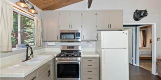 Treehouse-like atmosphere with peek-a-boo views of Lake Arrowhead Gallery 6