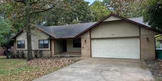 Available 7/1! Spacious 3 Bedroom, 2 Full Bathroom Rogers Home in Quiet Neighborhood Available 7/1! Spacious 3 Bedroom, 2 Full Bathroom Rogers Home in Quiet Neighborhood Gallery 1