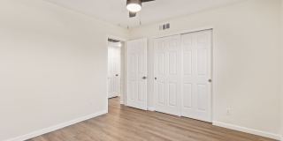 Stylish. Newly Renovated. Cozy, Boutique Community - On Broadway Apartments Gallery 25