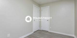 109 North Alderwood Street Gallery 12