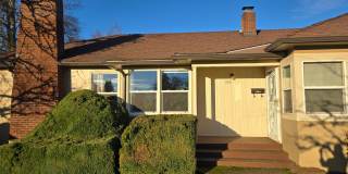 Cozy 2 bedroom Duplex Near Willamette U. Gallery 1