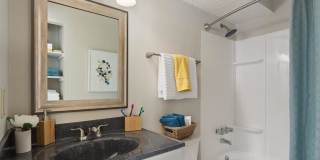 Edgewater Village Apartments Gallery 16