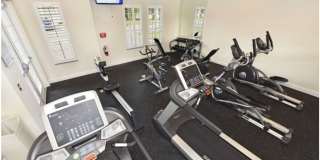 Modern Townhome in quiet neighborhood: 3BR, Pool & Near Disney Gallery 27