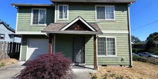 Stunning Spacious Duplex near Fairview Village! Gallery 1