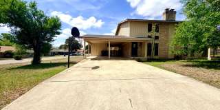 Stylish Two-Story Duplex with Loft, Fireplace & Private Backyard in New Braunfels! Gallery 1