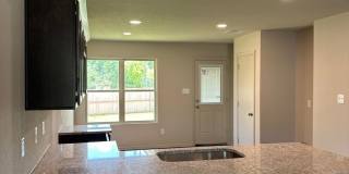 Bryan - BRAND NEW HOUSE -3 bedrooms / 2 bath / 2 car garage with fenced in yard. Gallery 9