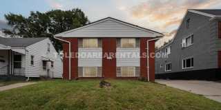 3424 Douglas Road Gallery 1