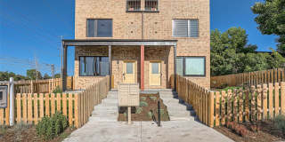 Modern 4BR Townhome Near Sloan’s Lake | Rooftop Deck, Finished Basement & Garage Gallery 1