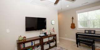 595 E L Ives Drive Gallery 39