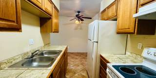 Desert Atrium - Studios, 1 Bedrooms and 2 Bedrooms in Great Location! Community Pool! Gallery 7
