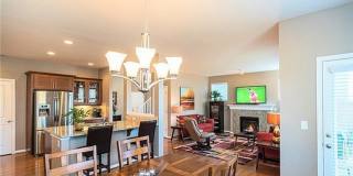 Exquisitely Beautiful Home with 3 bed and 2.5 Bath Gallery 7