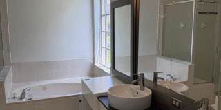5 bedroom, 3.5 bath Pool Home Gallery 36